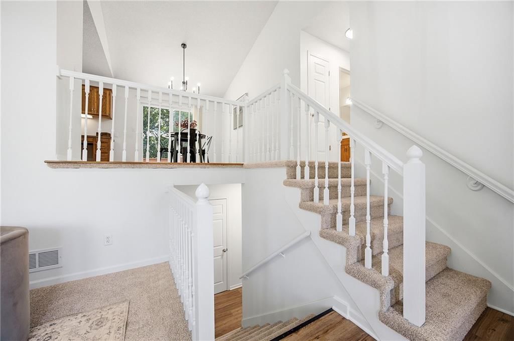 15209 LAMAR Avenue — photo 4