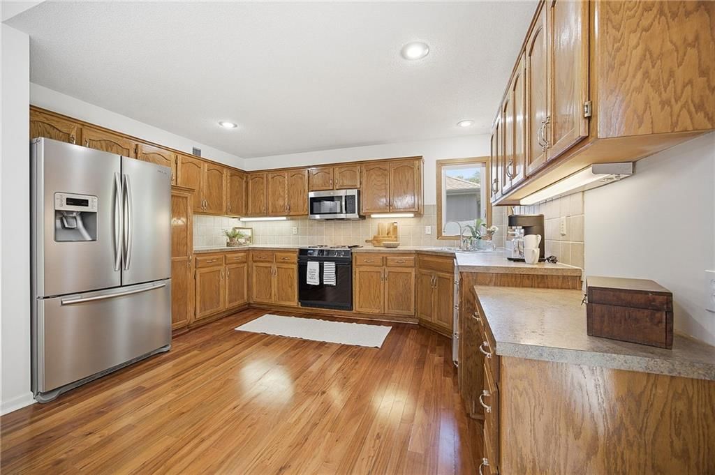 15209 LAMAR Avenue — photo 9