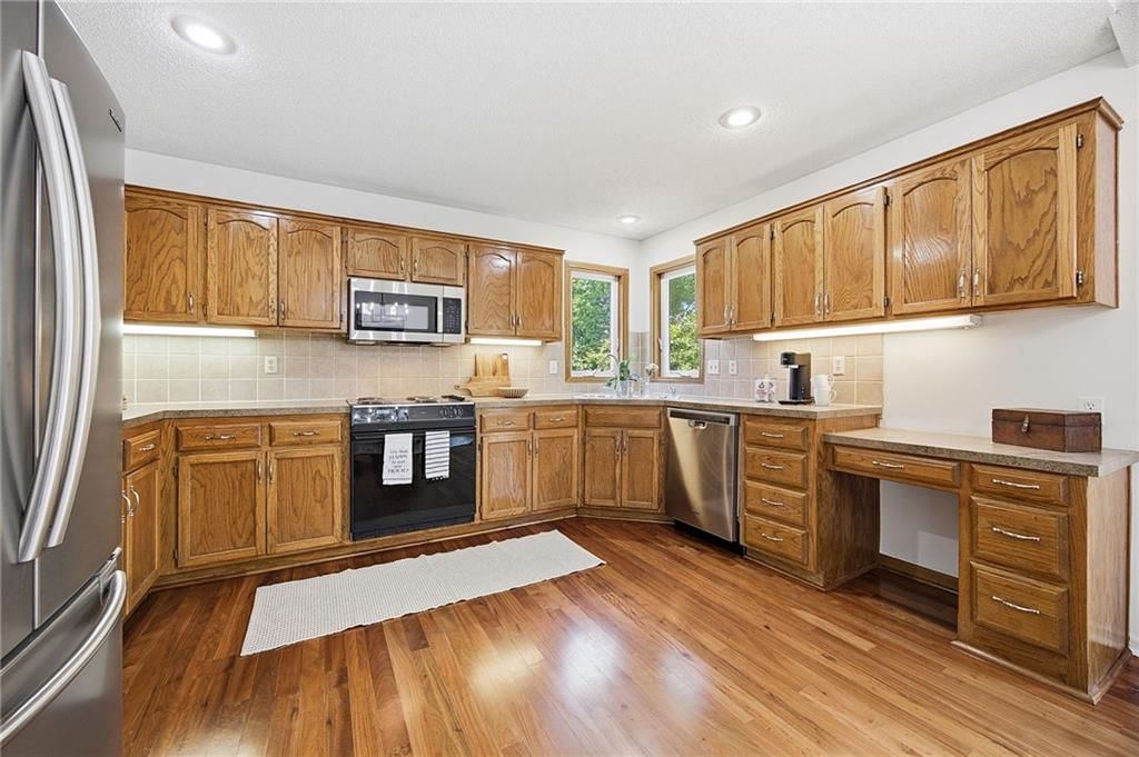 15209 LAMAR Avenue — photo 10