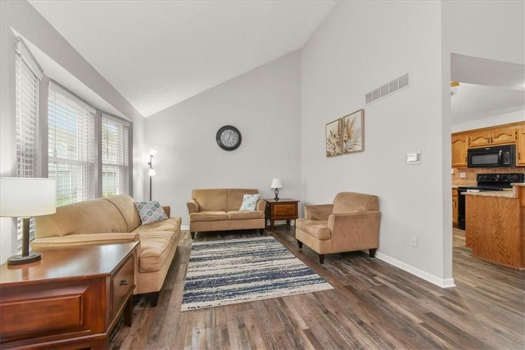 420 NE Victoria Circle — photo 6