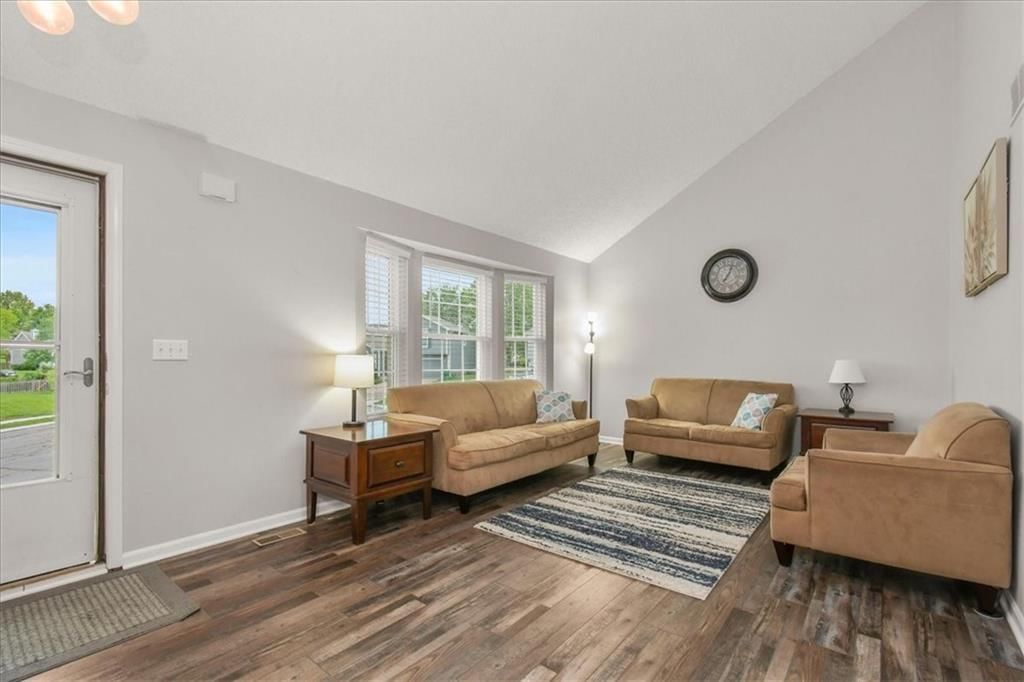 420 NE Victoria Circle — photo 7