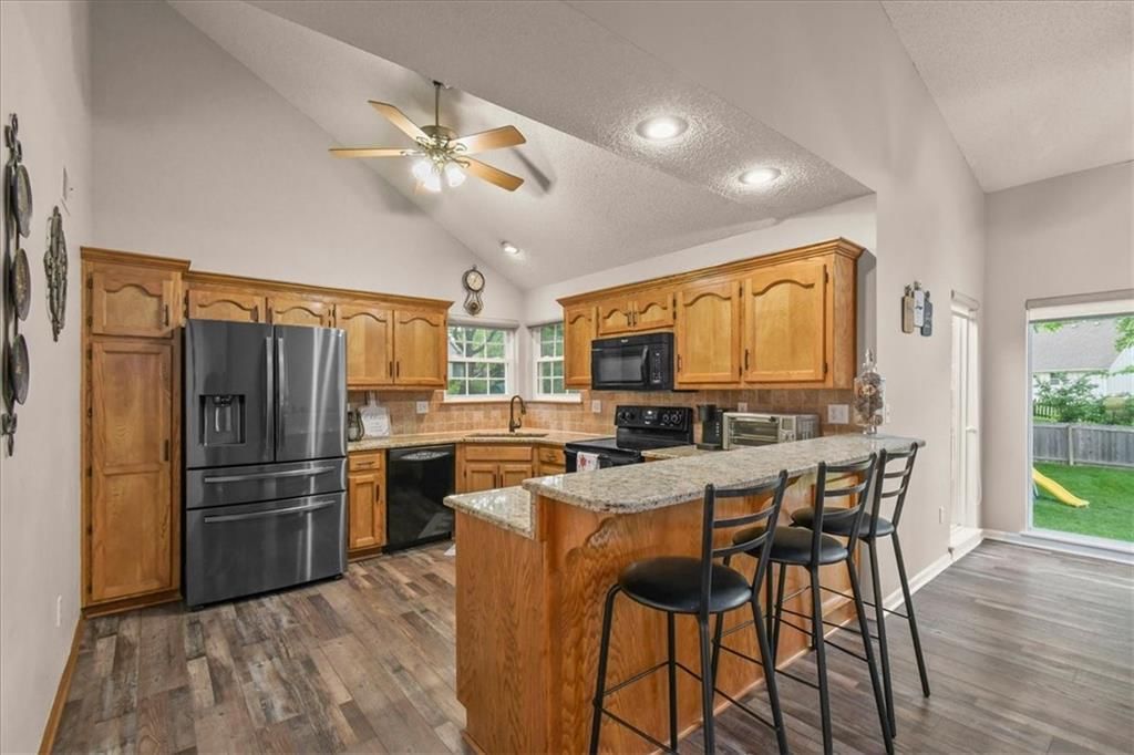 420 NE Victoria Circle — photo 8