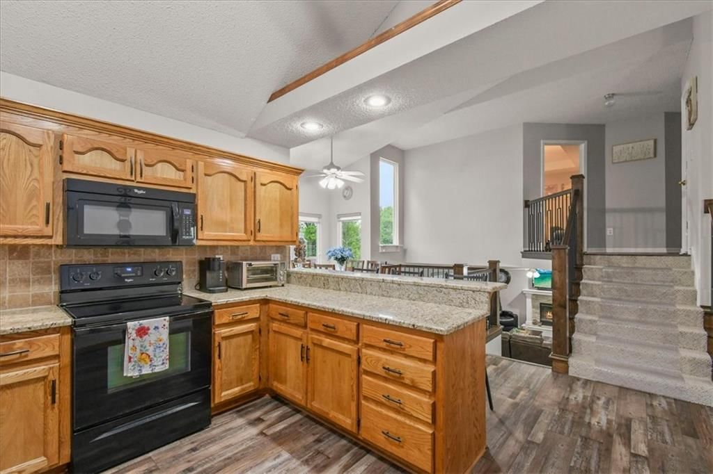 420 NE Victoria Circle — photo 10