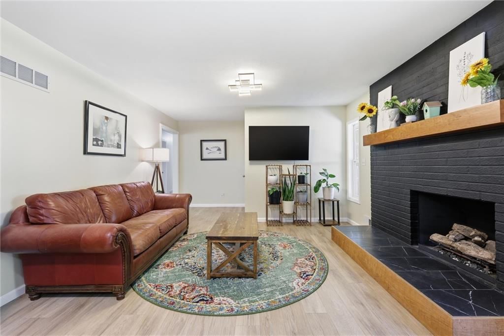 5037 N Michigan Avenue — photo 10
