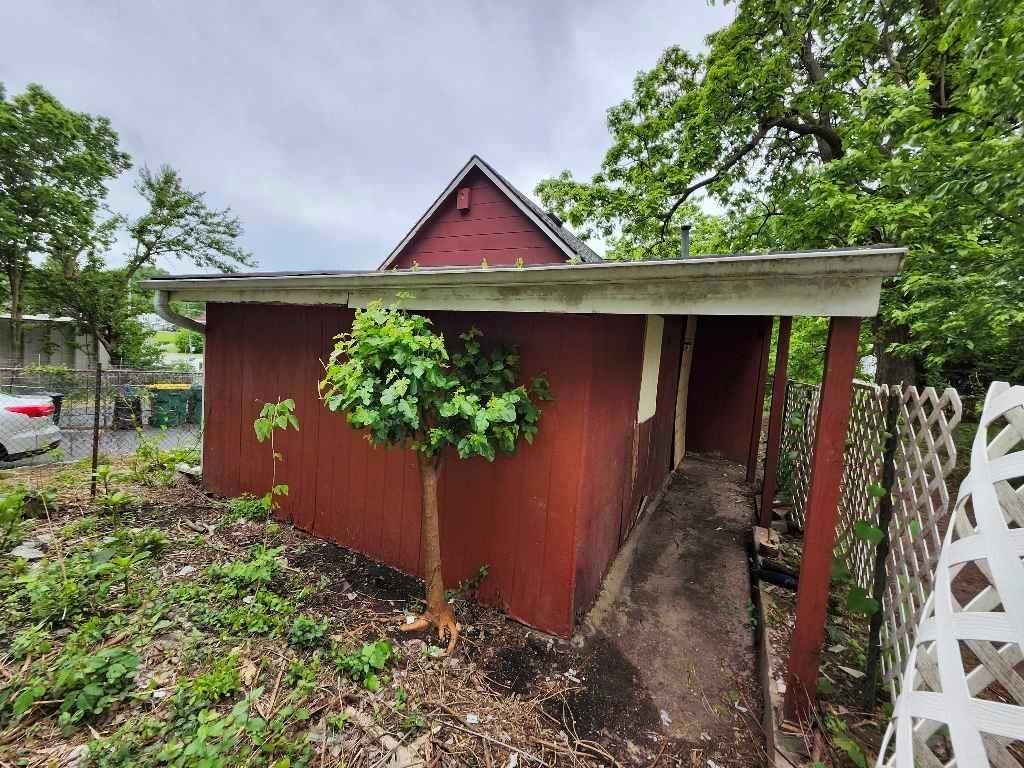 2027 S 18th Street — photo 4