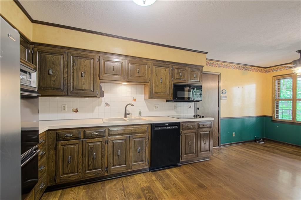712 W 121st Street — photo 12