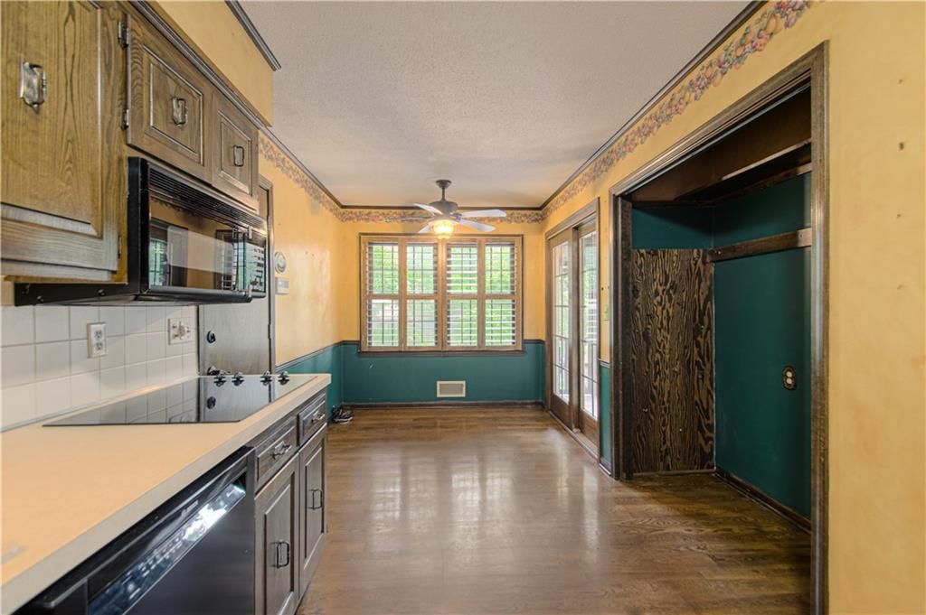 712 W 121st Street — photo 13