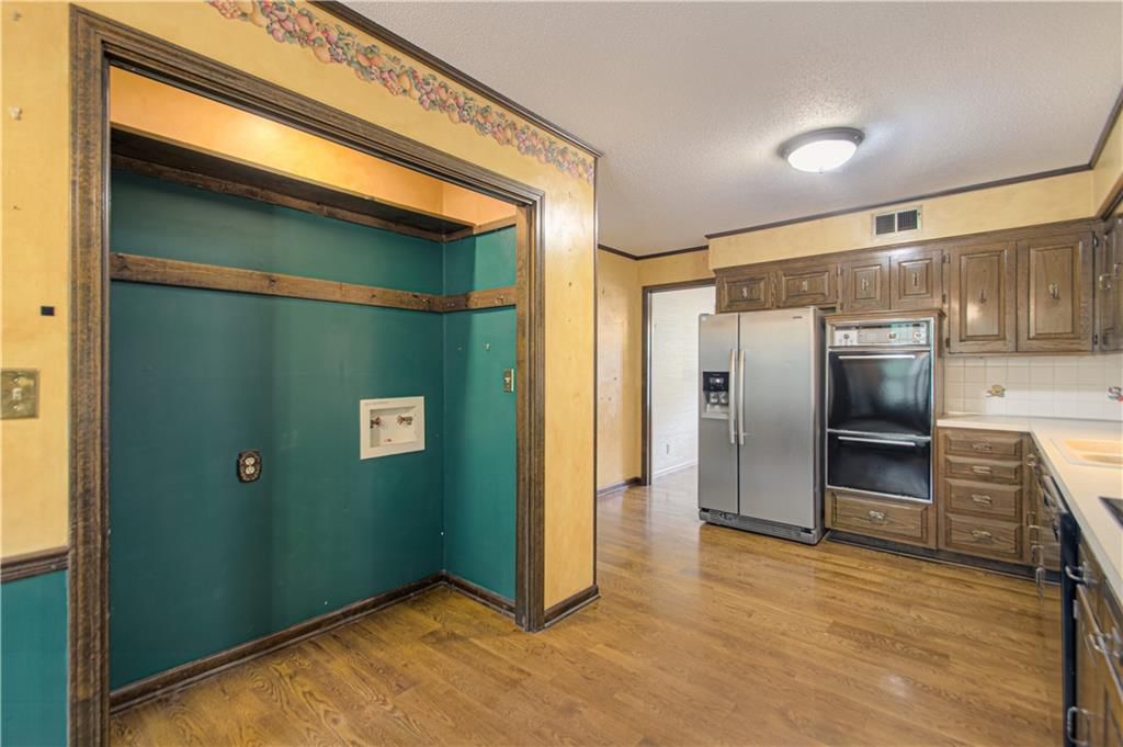 712 W 121st Street — photo 15