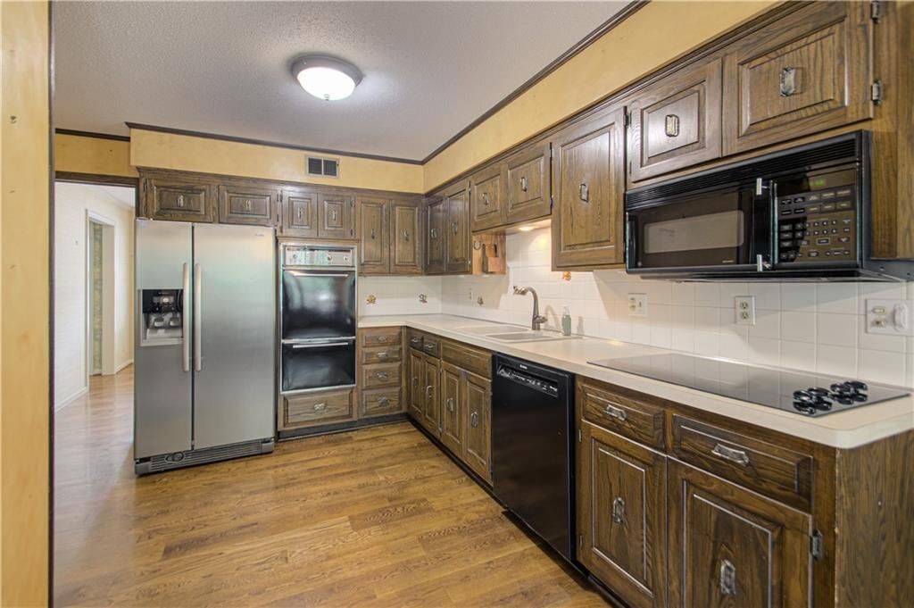 712 W 121st Street — photo 16