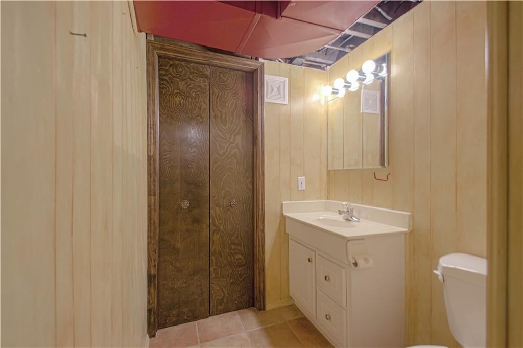 712 W 121st Street — photo 33