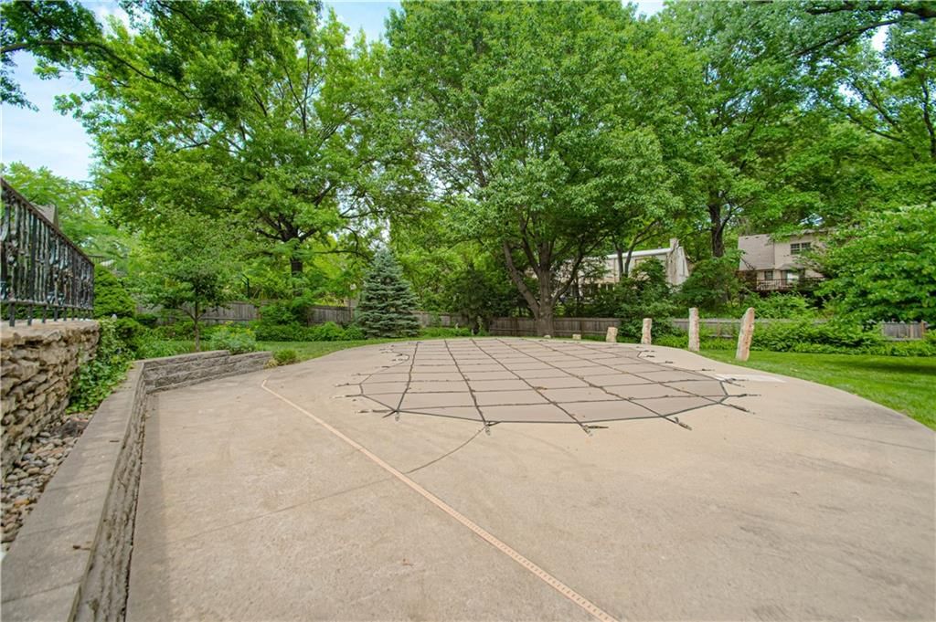 712 W 121st Street — photo 39