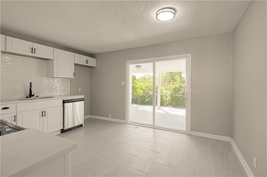 15324 Fuller Avenue — photo 8