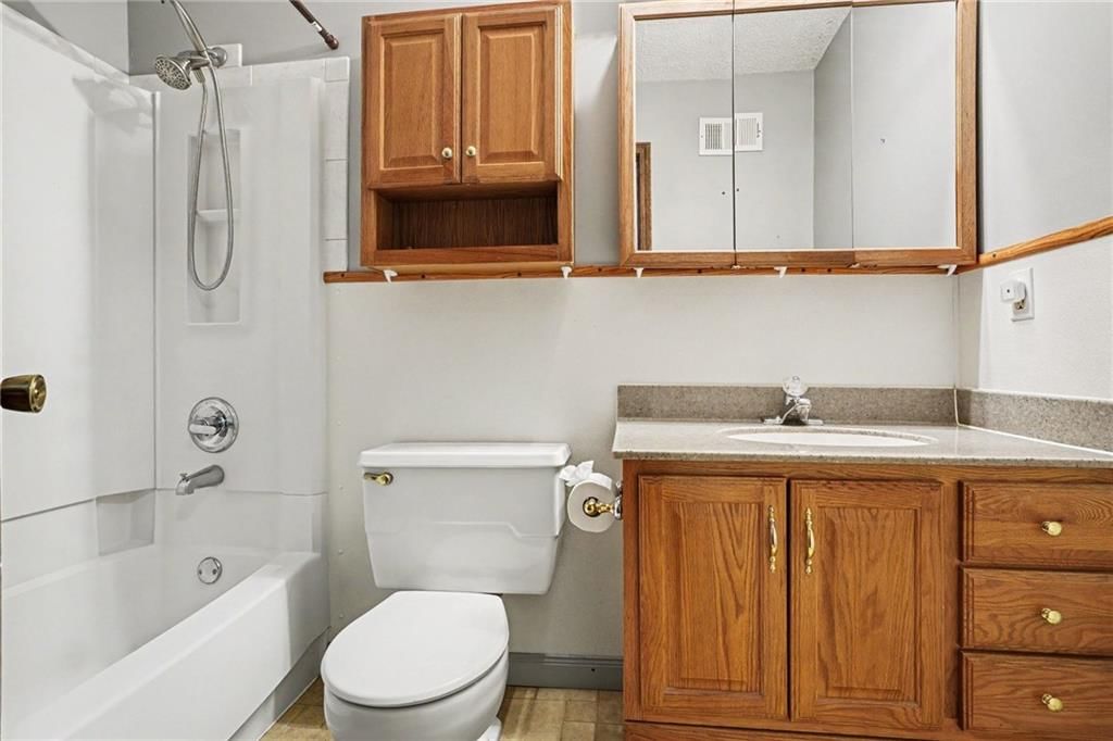 715 S Sheridan Road — photo 16