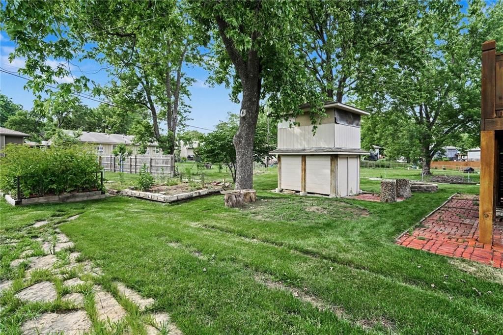715 S Sheridan Road — photo 28