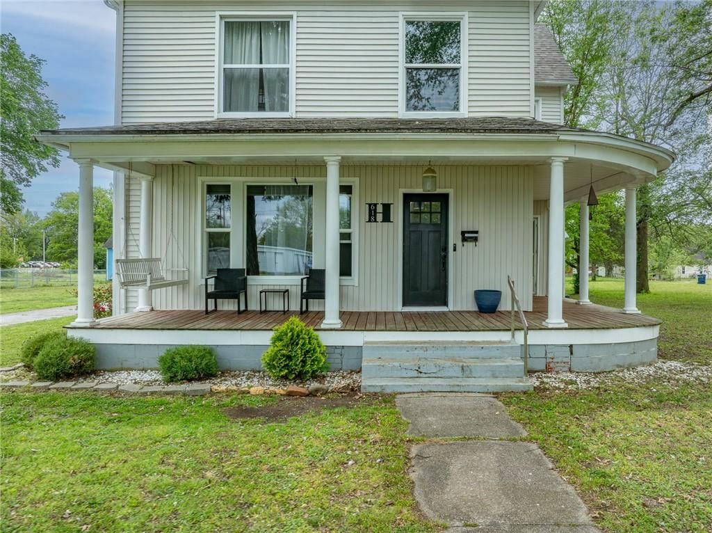618 E Maple Street — photo 3