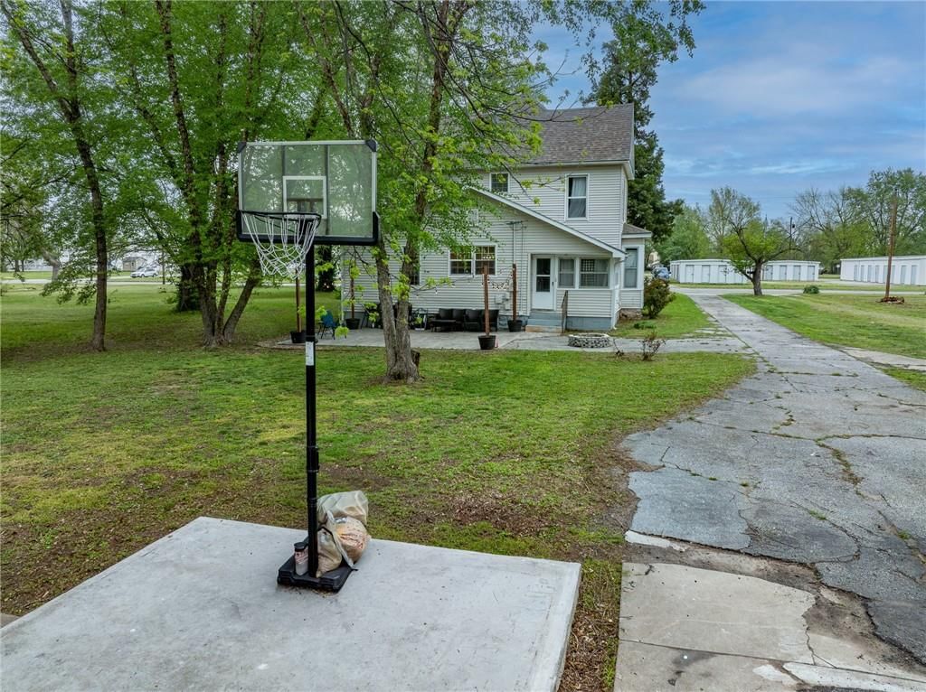 618 E Maple Street — photo 34