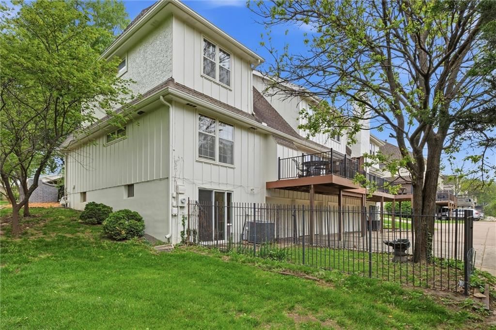 70 Woodbridge Lane — photo 32