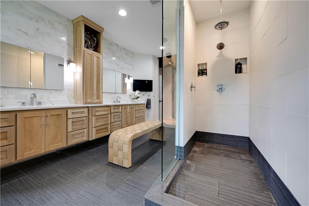 5703 W 128th Street — photo 29