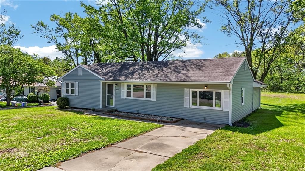 1901 Crestwood Drive — photo 3