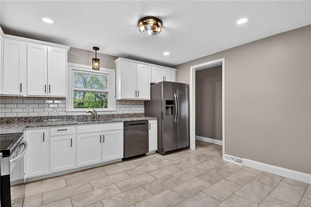 1901 Crestwood Drive — photo 7