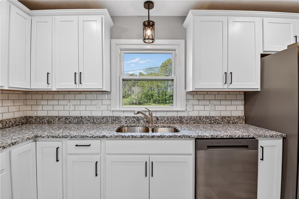1901 Crestwood Drive — photo 8