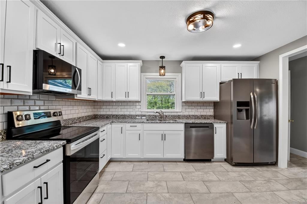 1901 Crestwood Drive — photo 9