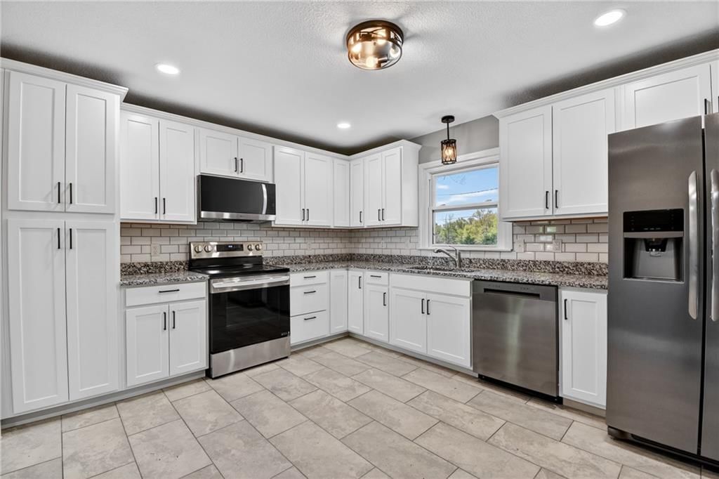 1901 Crestwood Drive — photo 10