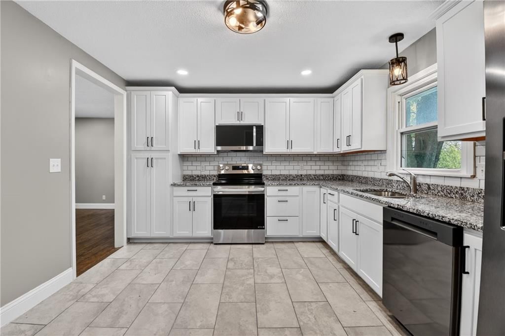 1901 Crestwood Drive — photo 11