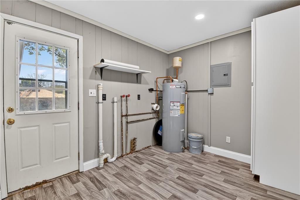 1901 Crestwood Drive — photo 12