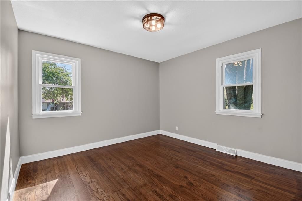 1901 Crestwood Drive — photo 16