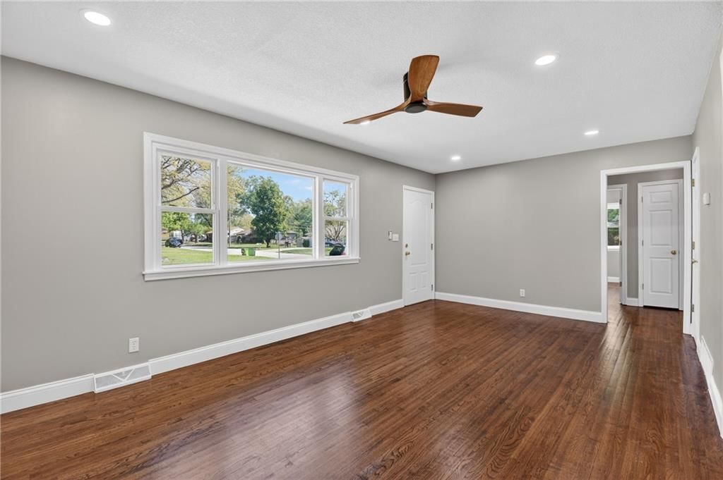1901 Crestwood Drive — photo 29