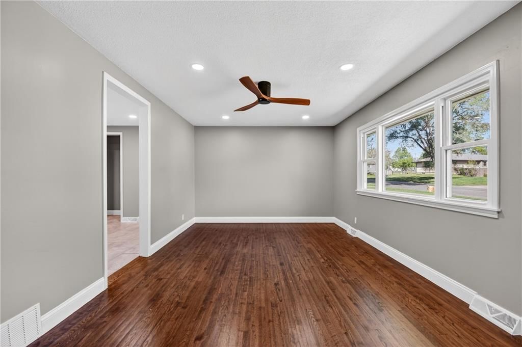 1901 Crestwood Drive — photo 31