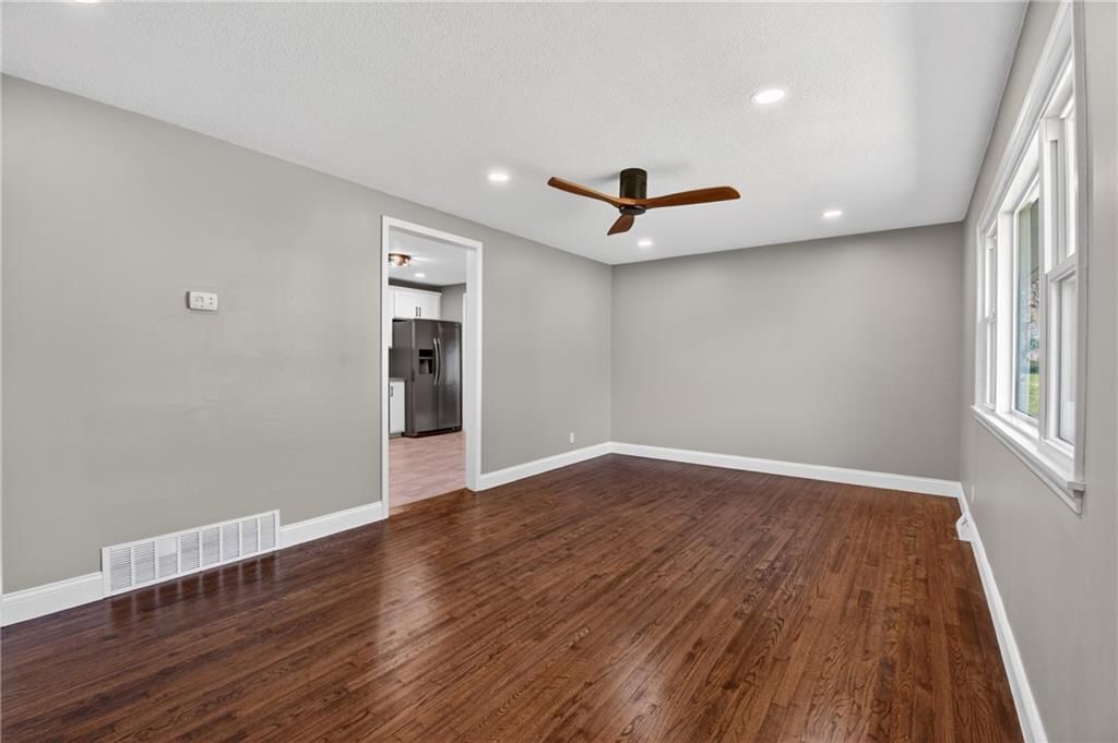 1901 Crestwood Drive — photo 32