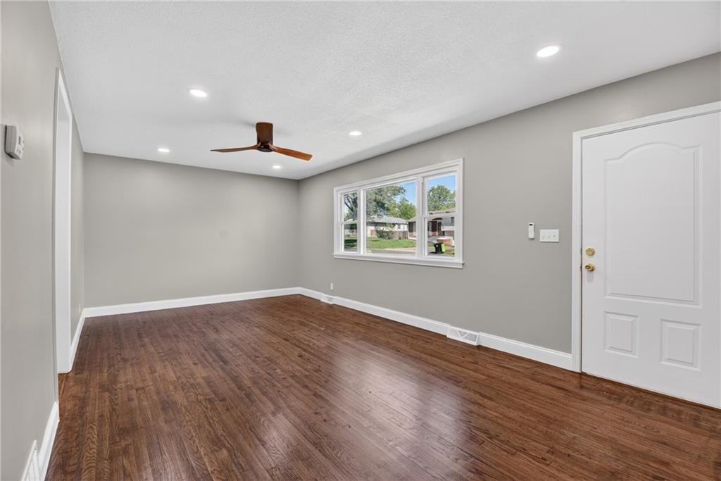 1901 Crestwood Drive — photo 33
