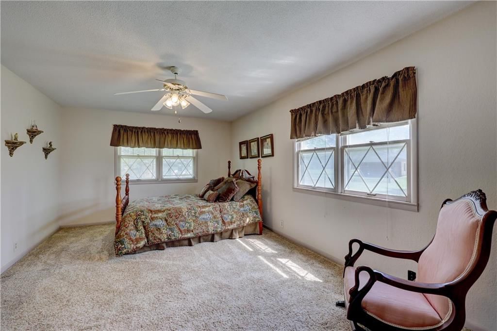 710 S Vermont Avenue — photo 25