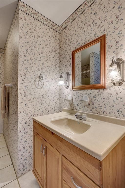 710 S Vermont Avenue — photo 27