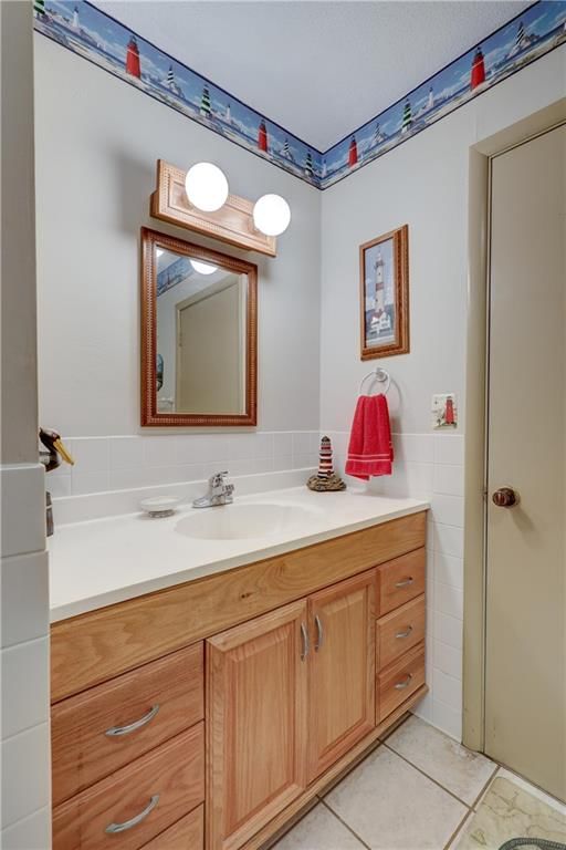 710 S Vermont Avenue — photo 31