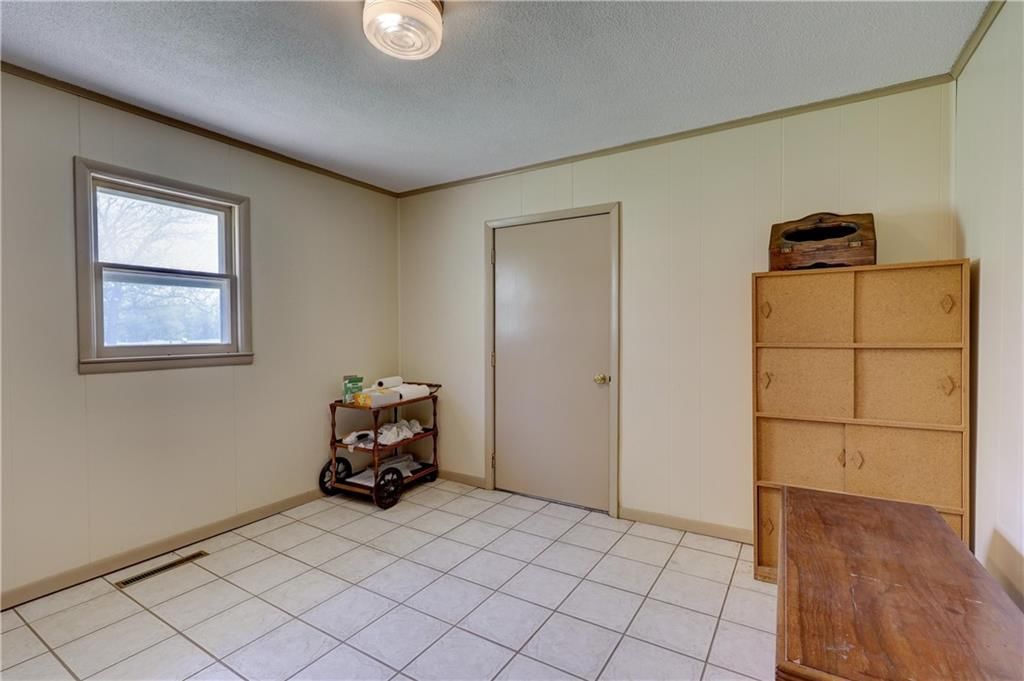 710 S Vermont Avenue — photo 33