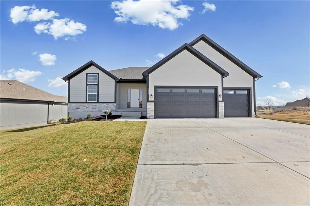 4467 Tee Box Drive, Basehor, KS