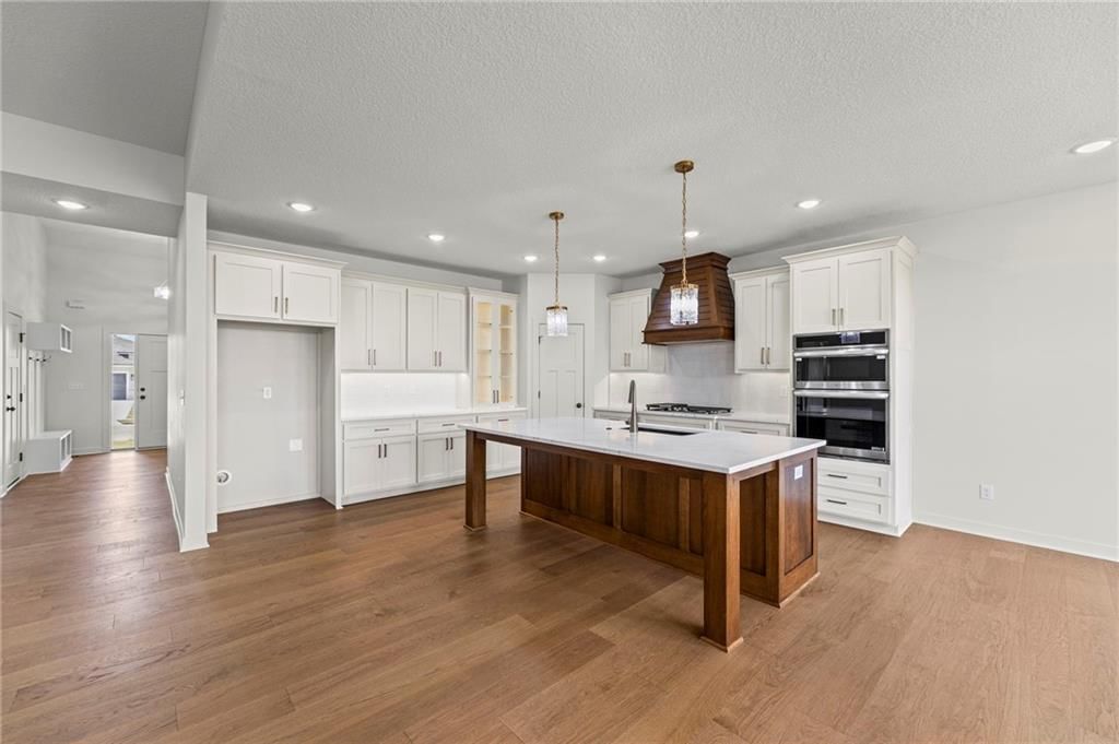 Statement lighting at 4467 Tee Box Drive, Basehor, KS 66007