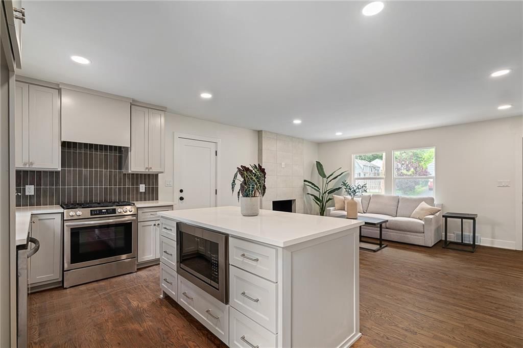 6111 W 58th Street — photo 3
