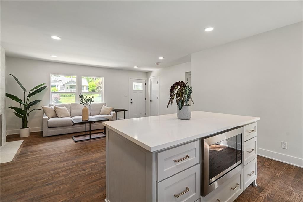 6111 W 58th Street — photo 4