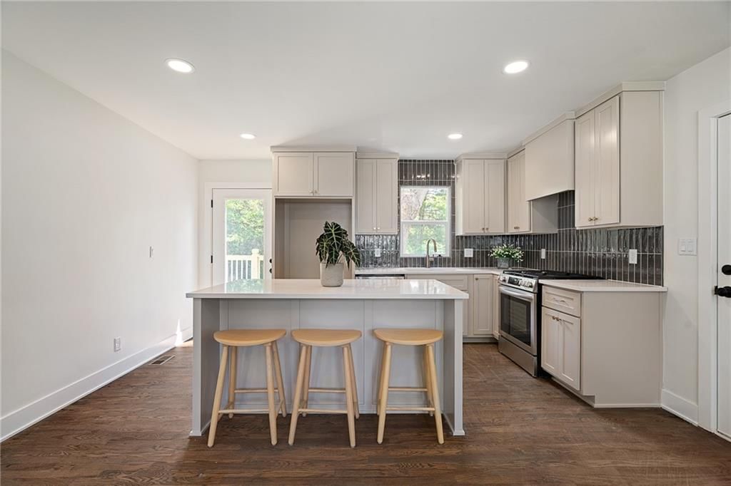 6111 W 58th Street — photo 5