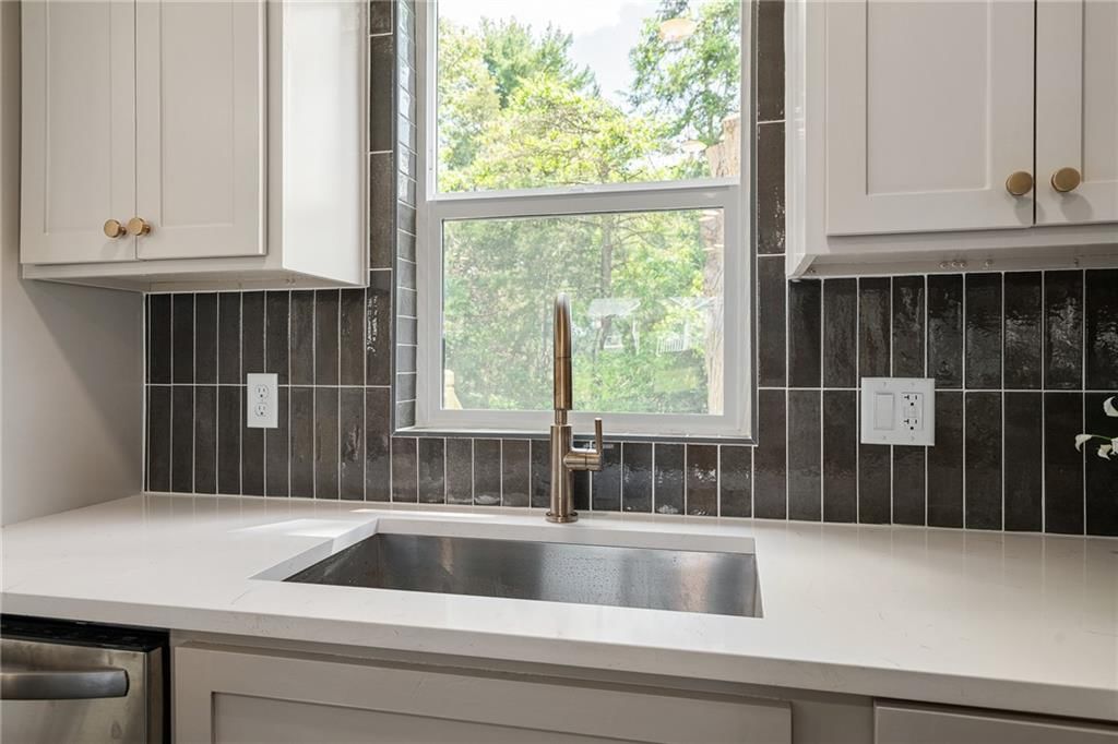 6111 W 58th Street — photo 6
