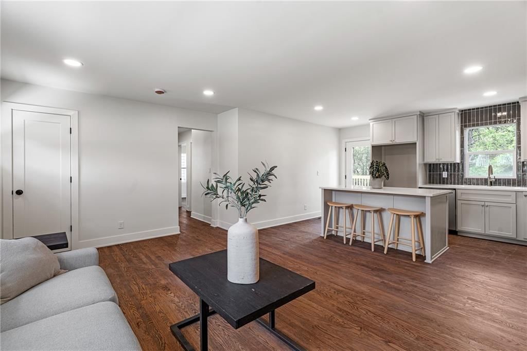 6111 W 58th Street — photo 10