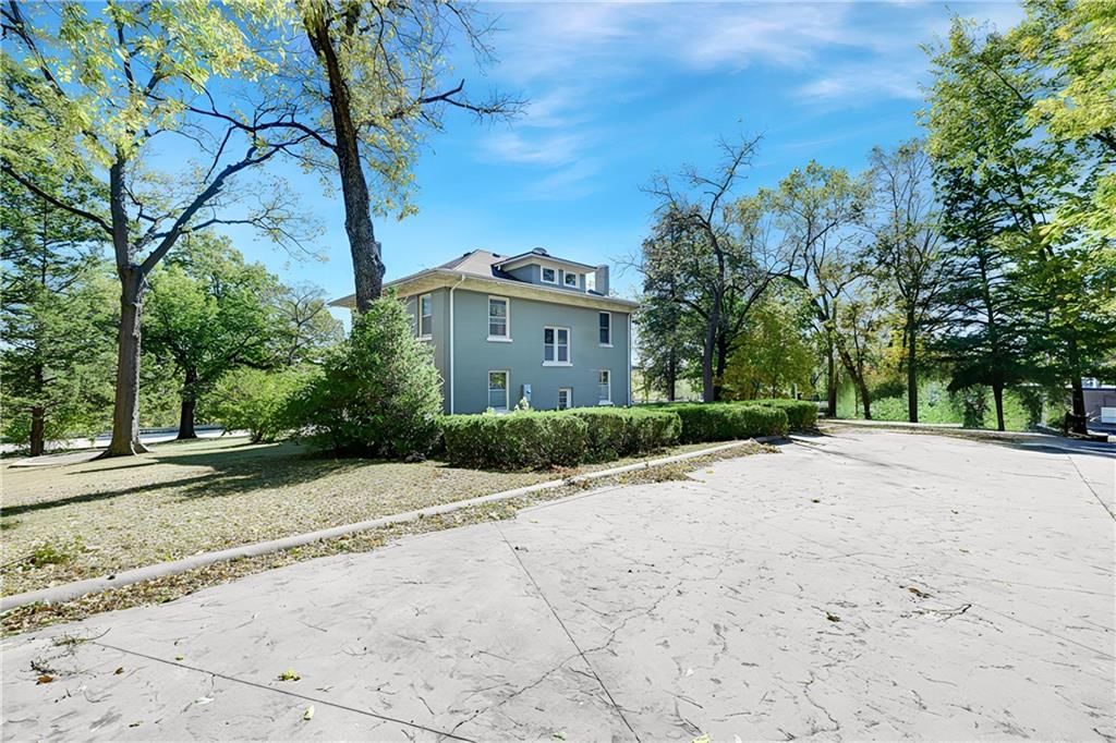 221 W Front Street — photo 4
