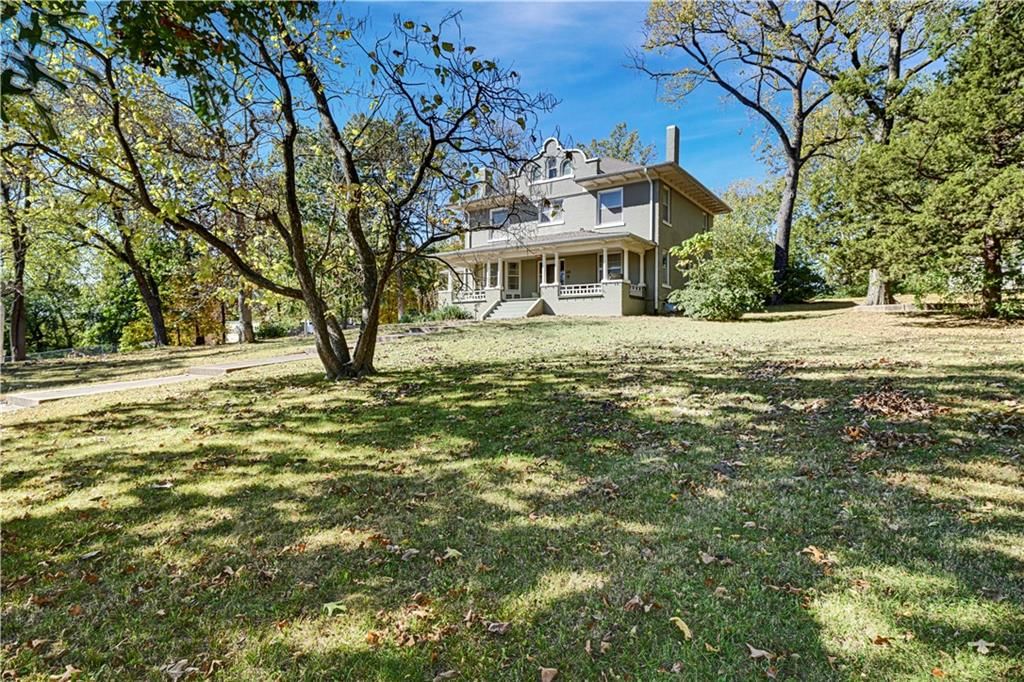 221 W Front Street — photo 34