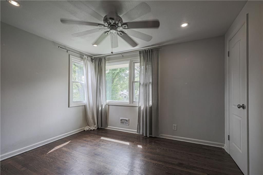 8404 Kenwood Avenue — photo 8