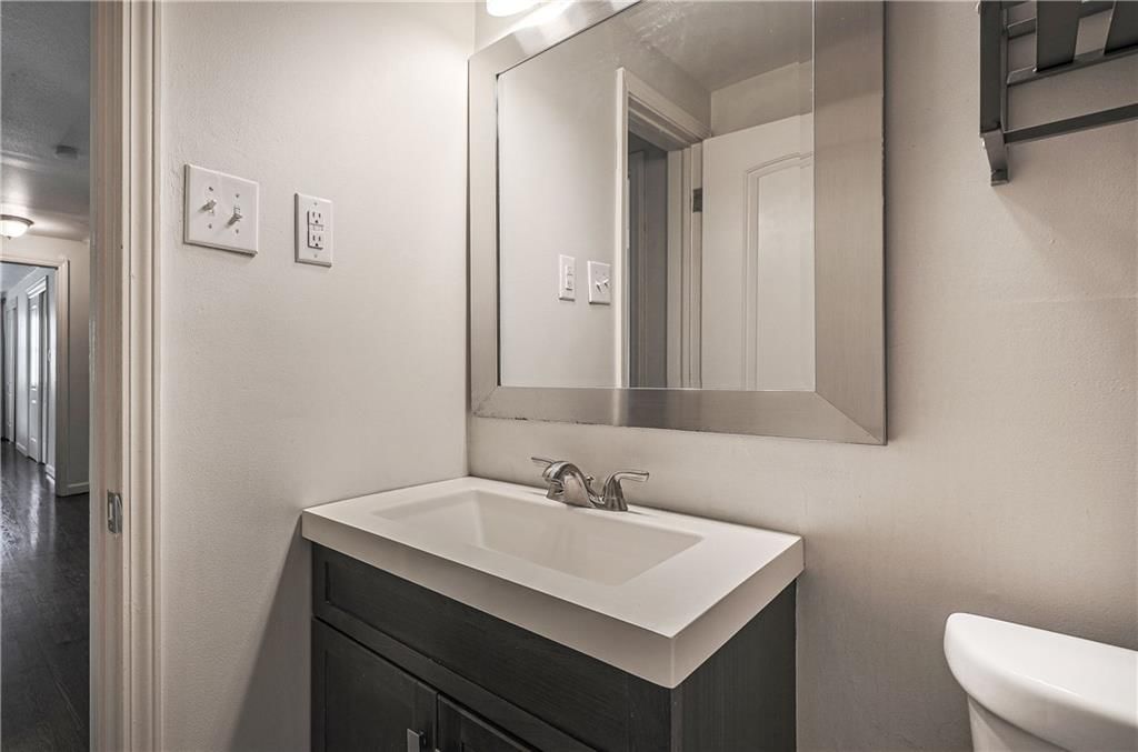 8404 Kenwood Avenue — photo 10