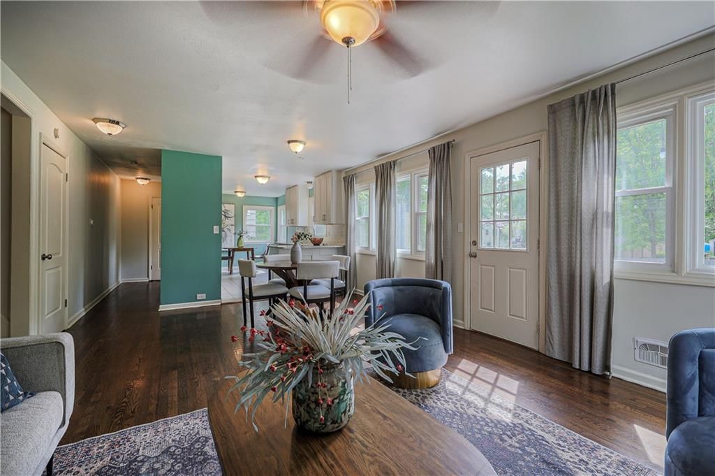 8404 Kenwood Avenue — photo 12
